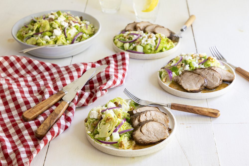 Filets de porc Maple Leaf® et salade de choux de Bruxelles émincés