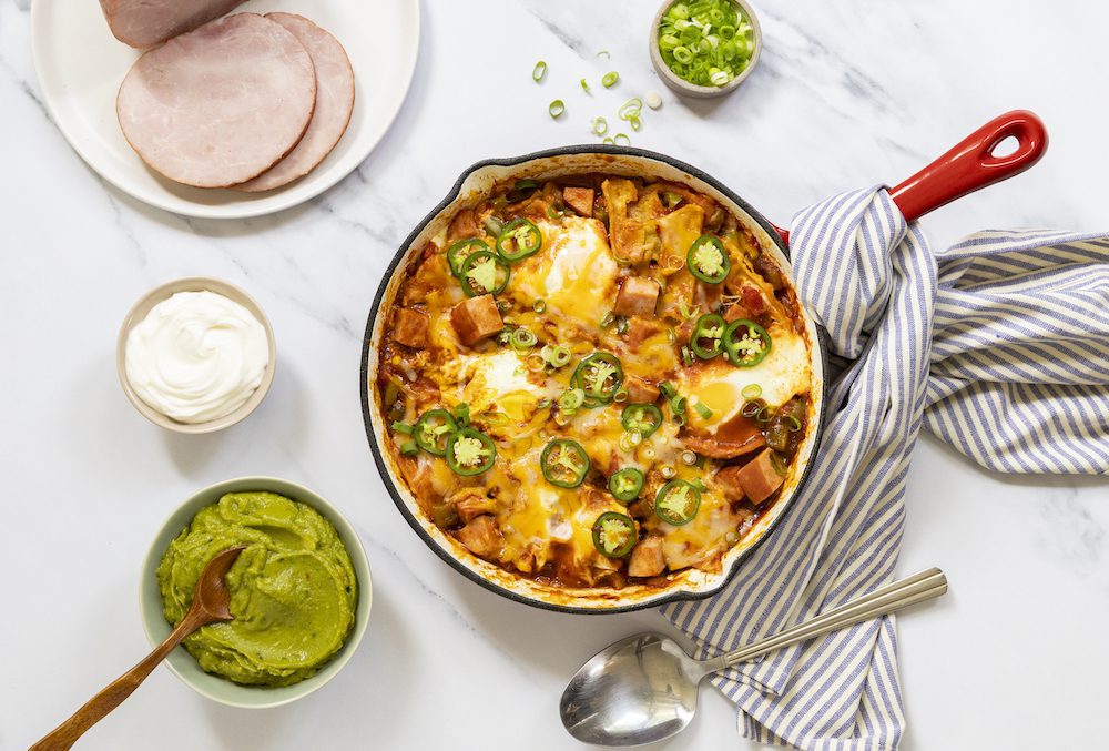 Enchiladas pour le déjeuner au jambon fumé à la poêle