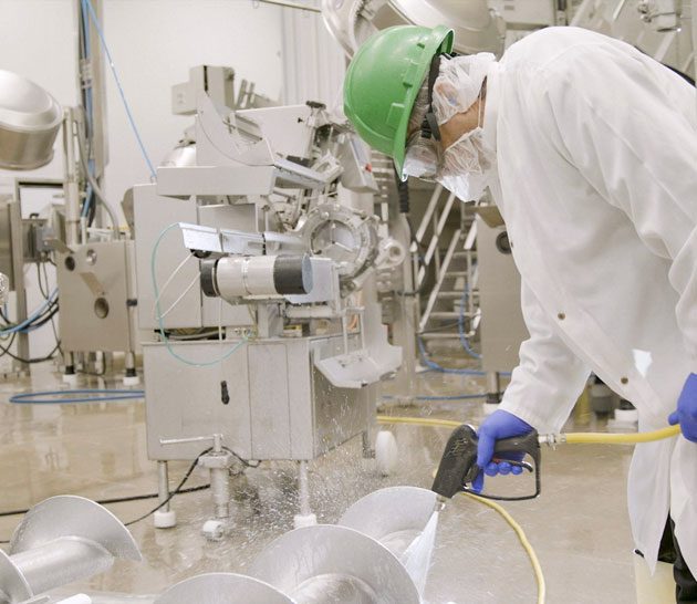 Washing equipment at Maple Leaf Foods plant