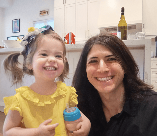 Lee Cadesky smiling with her daughter