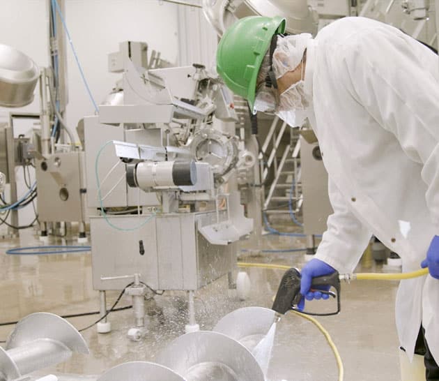 Équipement de lavage à l'usine des Aliments Maple Leaf