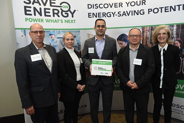 Mike Schultz, Leaya Amey, Behzad Hosseinpour, Patrick Huynh, et Lynda Kuhn